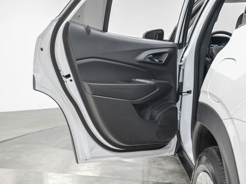 Used 2025 Chevrolet Trax LS FWD image 26