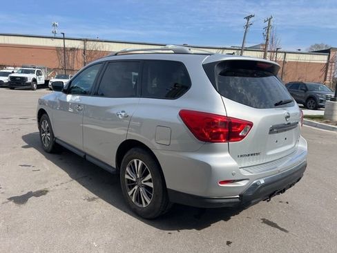 Used 2018 Nissan Pathfinder SV w/ SV Tech Package AWD/4WD image 7