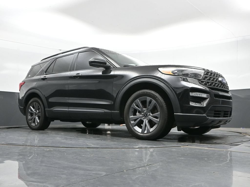 Used 2022 Ford Explorer XLT w/ Equipment Group 202A AWD/4WD image 46