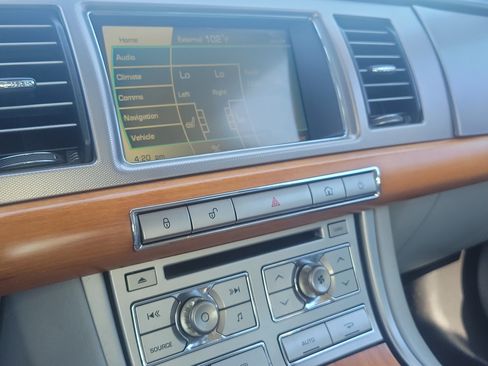 Used 2010 Jaguar XF Luxury RWD image 26