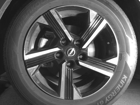 Used 2025 Nissan Sentra SV image 12