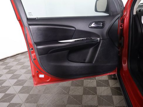 Used 2019 Dodge Journey SE image 17