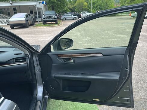 Used 2013 Lexus ES 350 FWD image 25