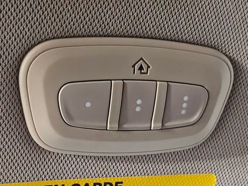 Used 2017 Chrysler Pacifica Touring-L FWD image 9