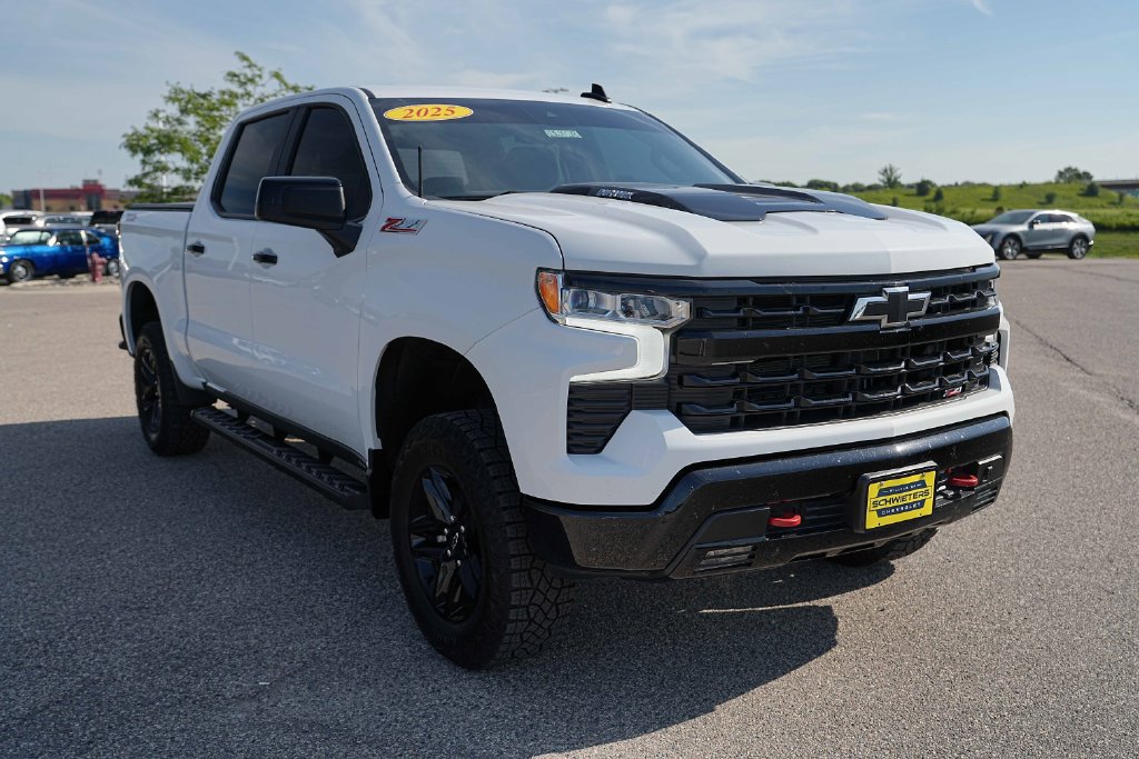 Used 2025 Chevrolet Silverado 1500 LT Trail Boss w/ Convenience Package II AWD/4WD image 5