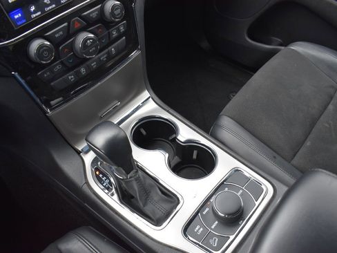 Used 2022 Jeep Grand Cherokee Laredo X image 12