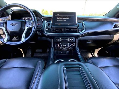 Used 2021 Chevrolet Tahoe Z71 w/ Z71 Signature Package image 14