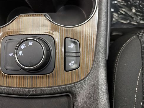 Certified 2023 GMC Acadia SLE w/ Driver Convenience Package image 34