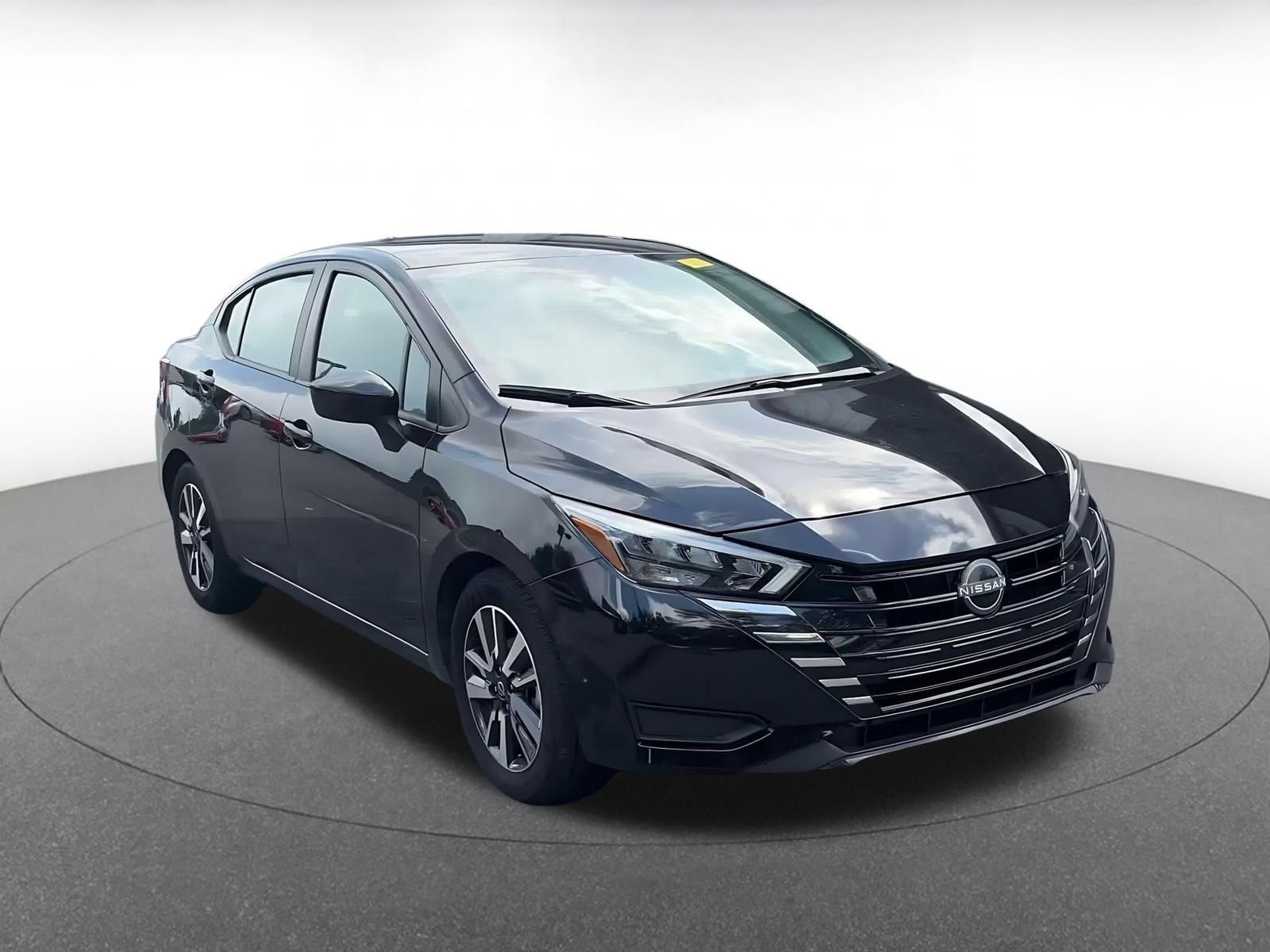 Used 2025 Nissan Versa SV FWD image 2