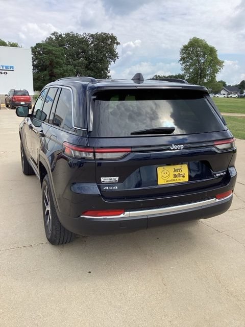 Used 2024 Jeep Grand Cherokee Limited AWD/4WD image 3