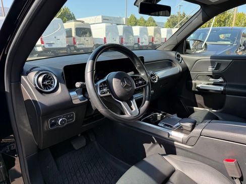 Used 2021 Mercedes-Benz GLB 250 w/ Premium Package image 2