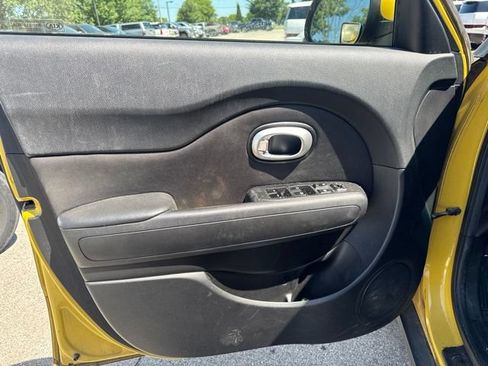 Used 2015 Kia Soul + FWD image 11
