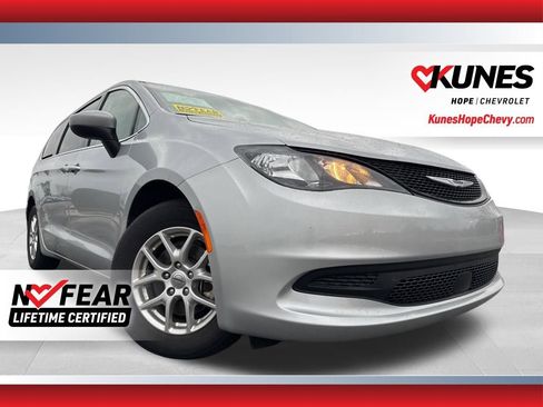 Used 2024 Chrysler Voyager LX image 1