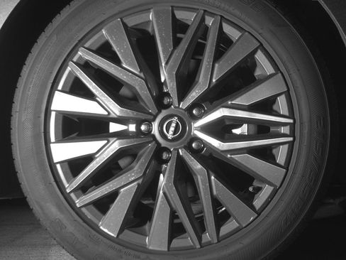 Used 2025 Nissan Altima 2.5 SV FWD image 13