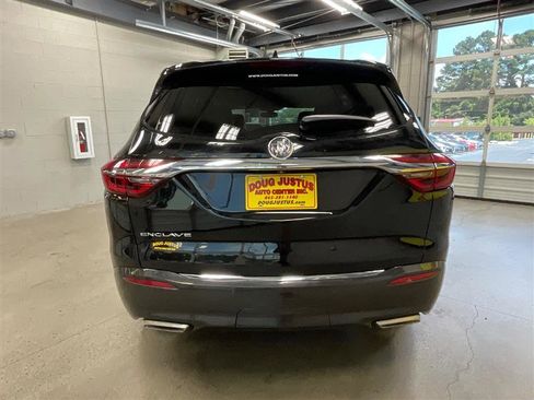 Used 2021 Buick Enclave Essence image 4