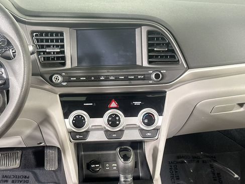 Used 2019 Hyundai Elantra SEL FWD image 20