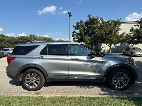 Used 2023 Ford Explorer Limited w/ Equipment Group 301A AWD/4WD image 4