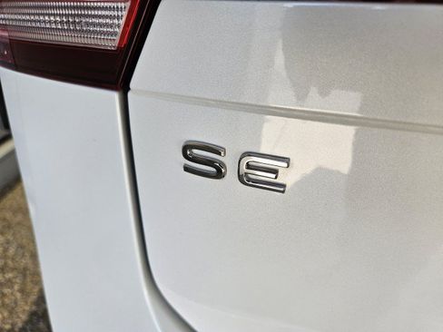 Used 2022 Volkswagen Tiguan SE R-Line AWD/4WD image 34