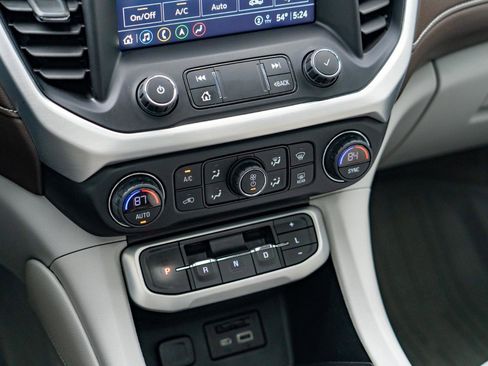 Used 2021 GMC Acadia SLT w/ Technology Package FWD image 23