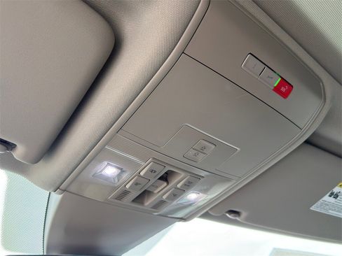 Used 2021 Volkswagen Atlas SEL w/ MDO Package (Bench Seat) image 22