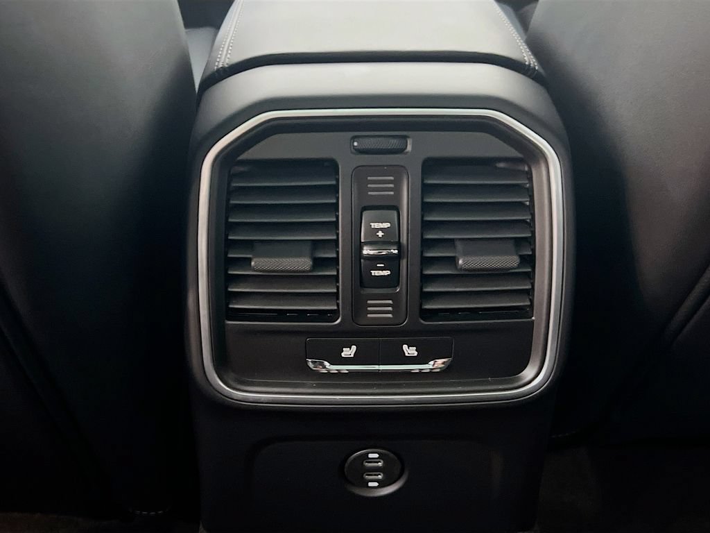 Certified 2026 Porsche Macan AWD/4WD image 27