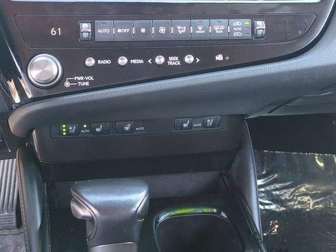 Used 2024 Lexus ES 300h w/ Premium Package FWD image 17