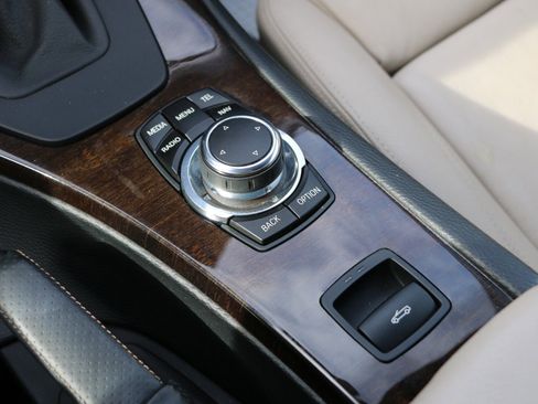 Used 2013 BMW 335i Convertible image 24