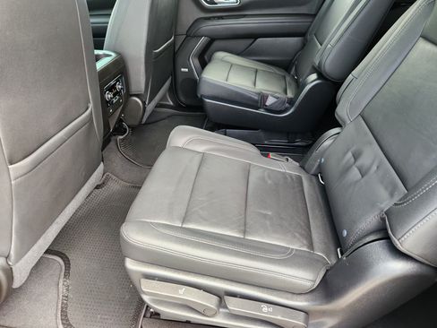 Used 2021 Chevrolet Suburban Z71 w/ Luxury Package AWD/4WD image 31