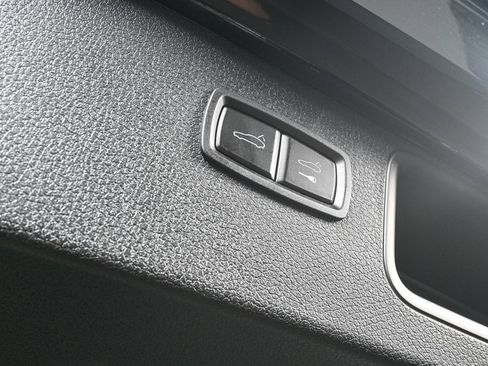 Certified 2025 Porsche Macan image 31