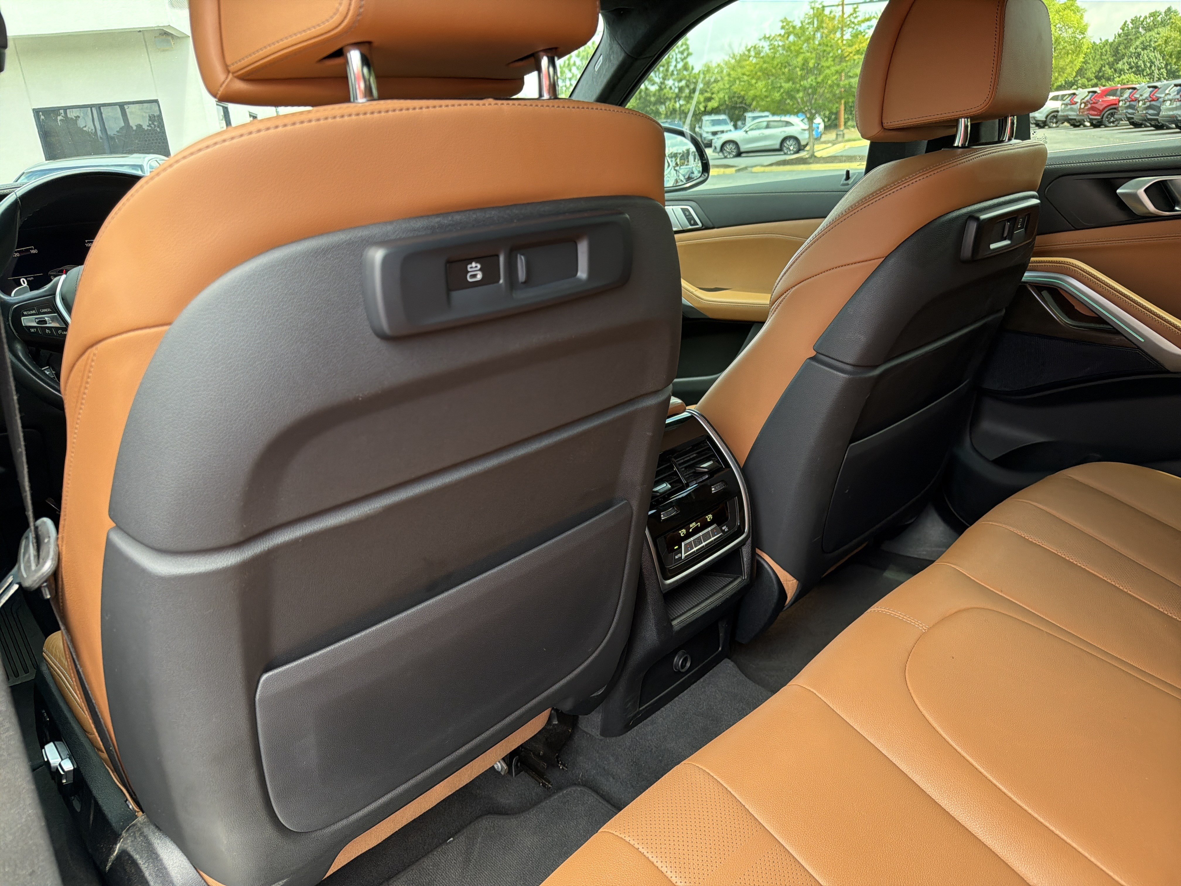 Used 2022 BMW X6 xDrive40i w/ Luxury Seating Package AWD/4WD image 22