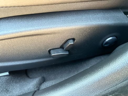 Used 2023 Chrysler 300 Touring L w/ Safetytec Plus Group image 12