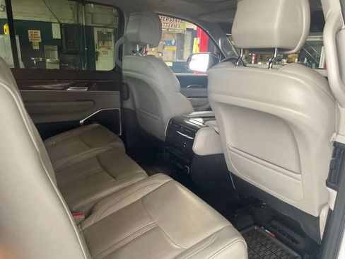 Used 2024 Jeep Wagoneer L 4WD w/ Premium Group I image 11