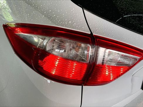 Used 2015 Ford C-MAX Energi SEL w/ Equipment Group 303A FWD image 28