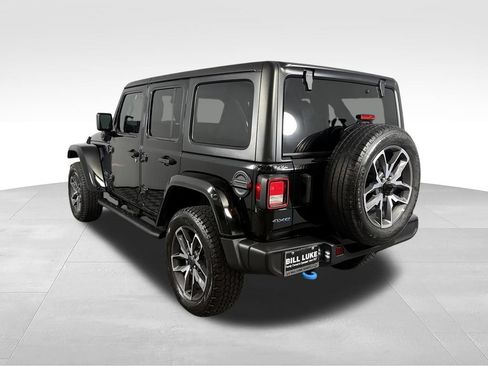 Used 2024 Jeep Wrangler Unlimited w/ Convenience Group AWD/4WD image 10