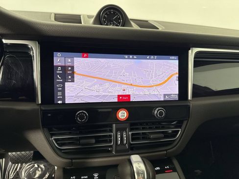 Certified 2025 Porsche Macan AWD/4WD image 27