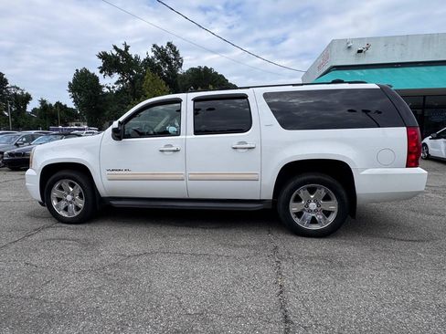 Used 2010 GMC Yukon XL SLT w/ SLT-2 Equipment Package AWD/4WD image 8
