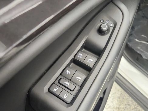 Used 2022 Jeep Grand Cherokee L Laredo w/ Luxury Tech Group I AWD/4WD image 21