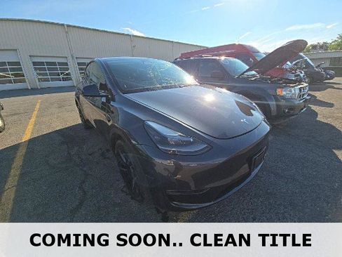 Used 2024 Tesla Model Y Long Range AWD/4WD image 1