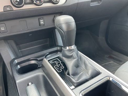 Used 2016 Toyota Tacoma SR5 image 22