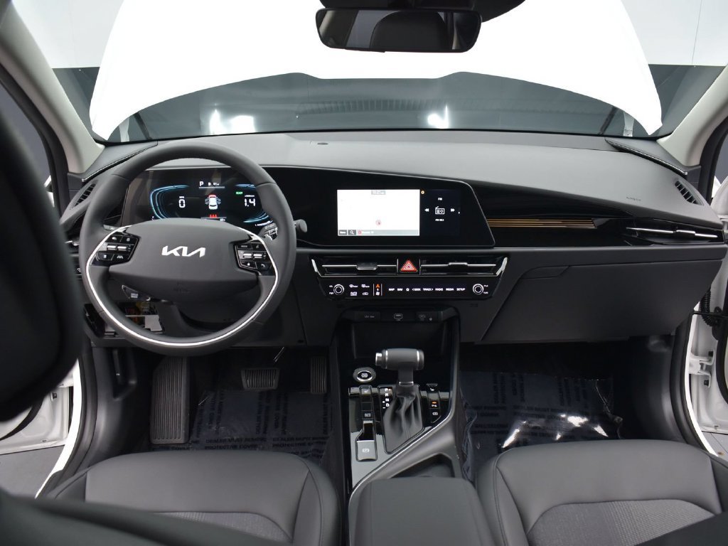 Used 2025 Kia Niro EX FWD image 32
