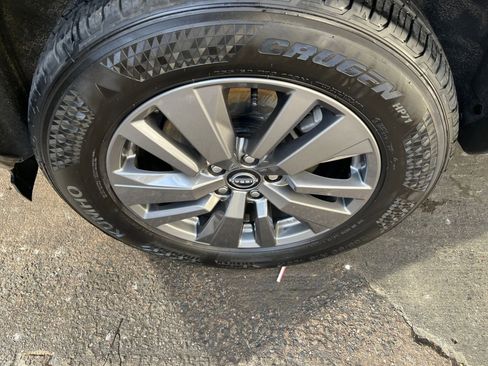 Used 2025 Nissan Pathfinder SV image 38