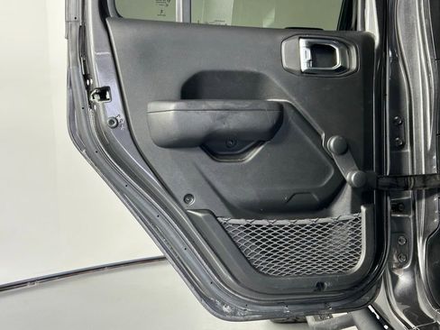 Used 2023 Jeep Gladiator Sport AWD/4WD image 12