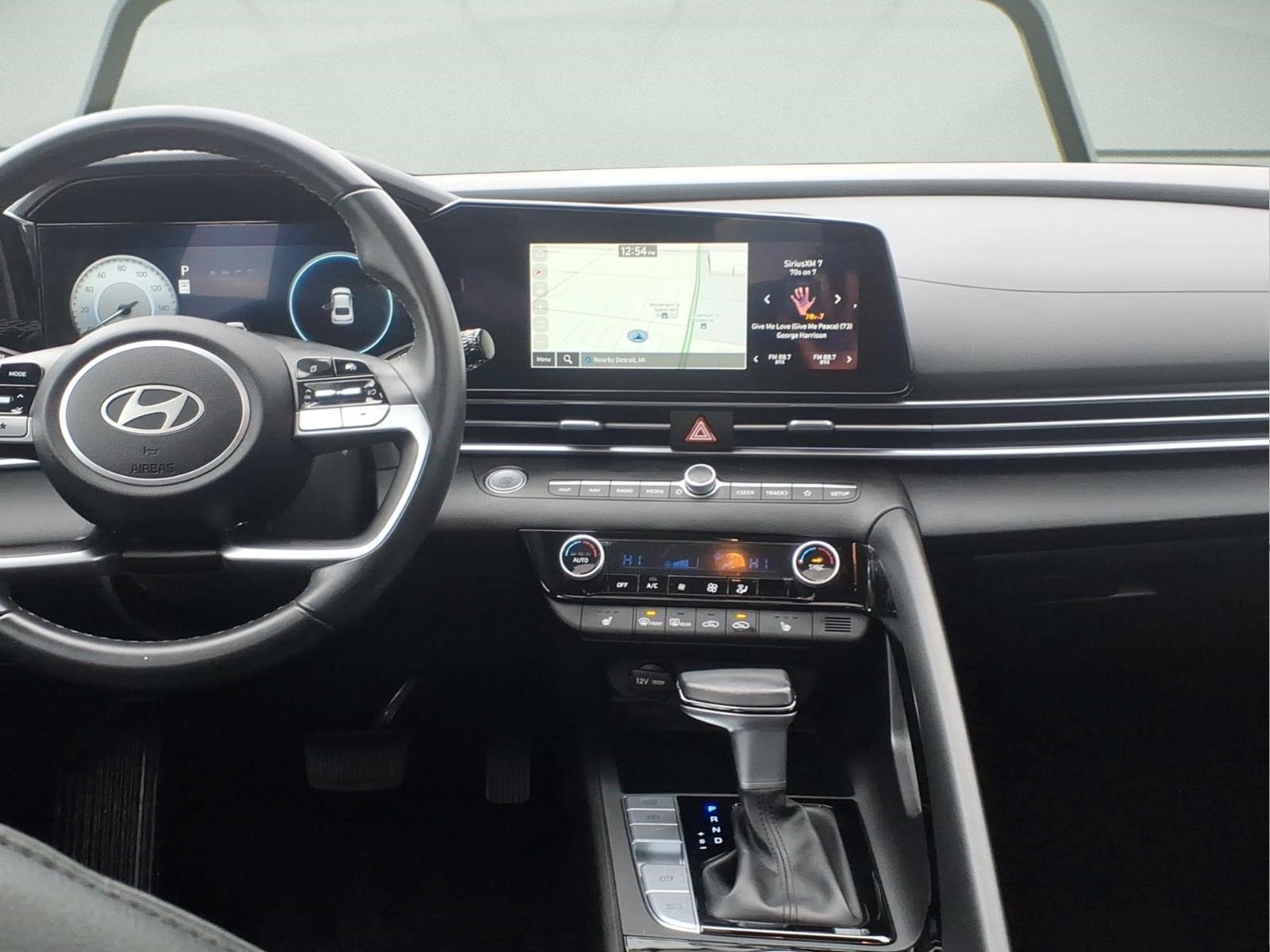 Used 2025 Hyundai Elantra Limited FWD image 11