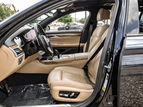 Used 2019 BMW 750i xDrive w/ M Sport Package AWD/4WD image 37