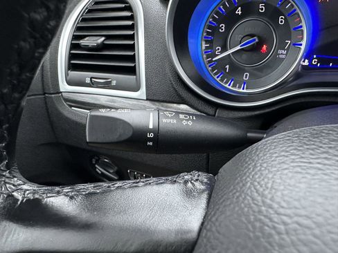 Used 2022 Chrysler 300 Touring image 24