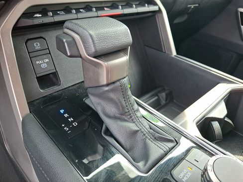Used 2025 Toyota Tundra Limited AWD/4WD image 15