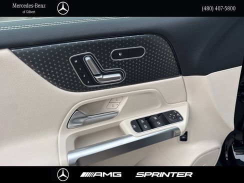 New 2026 Mercedes-Benz GLB 250 image 9