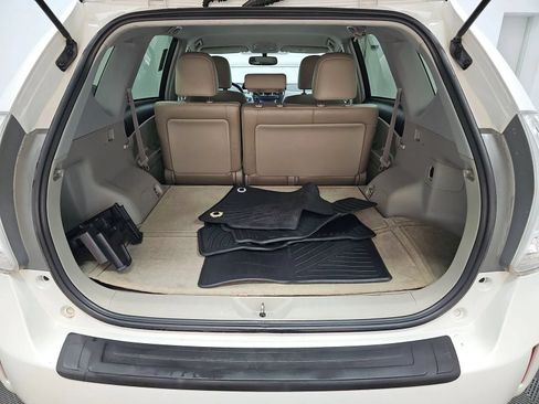 Used 2014 Toyota Prius V Five FWD image 10