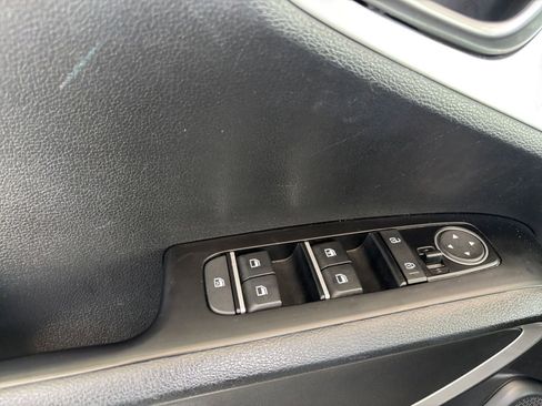 Used 2025 Kia Soul LX w/ LX Technology Package FWD image 18