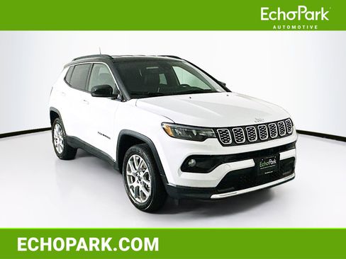 Used 2025 Jeep Compass Limited image 1